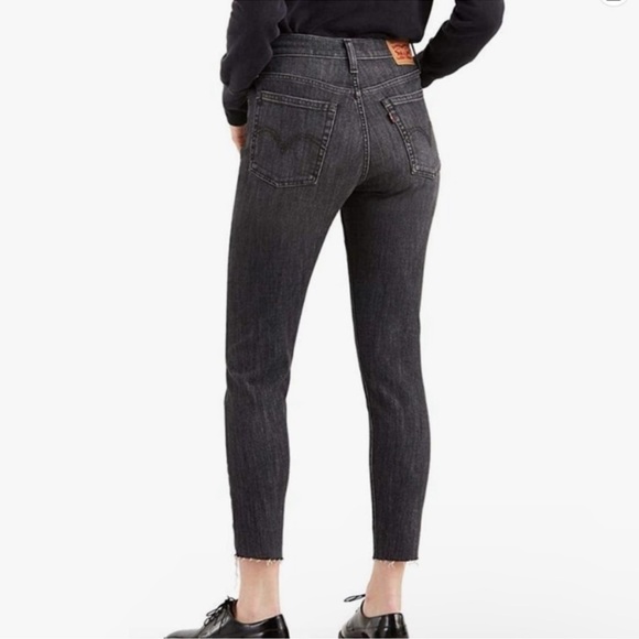 Levis Wedgie Fit Skinny Jeans Raw Hems Size 28 pre owned - Picture 8 of 8